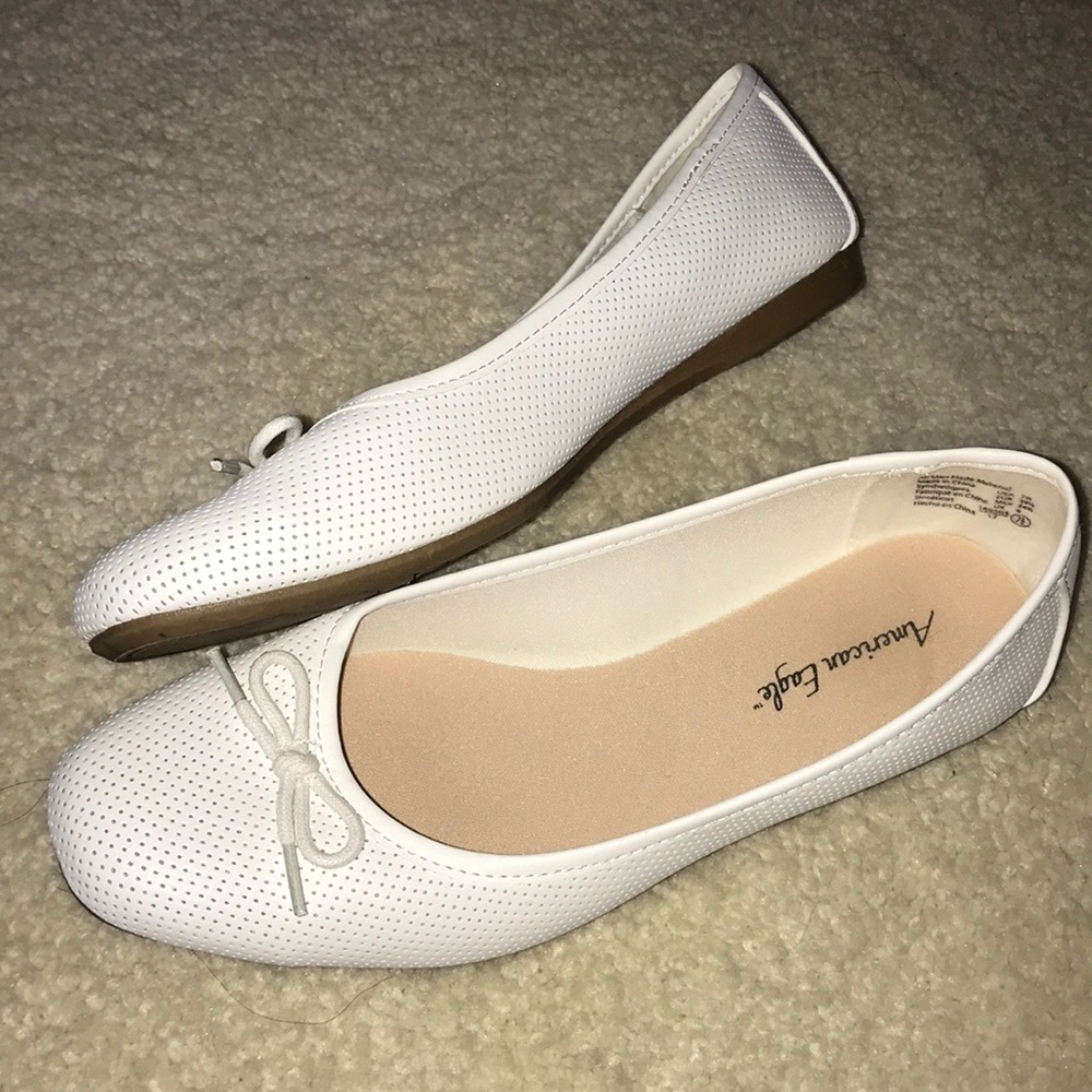 American Eagle white flats